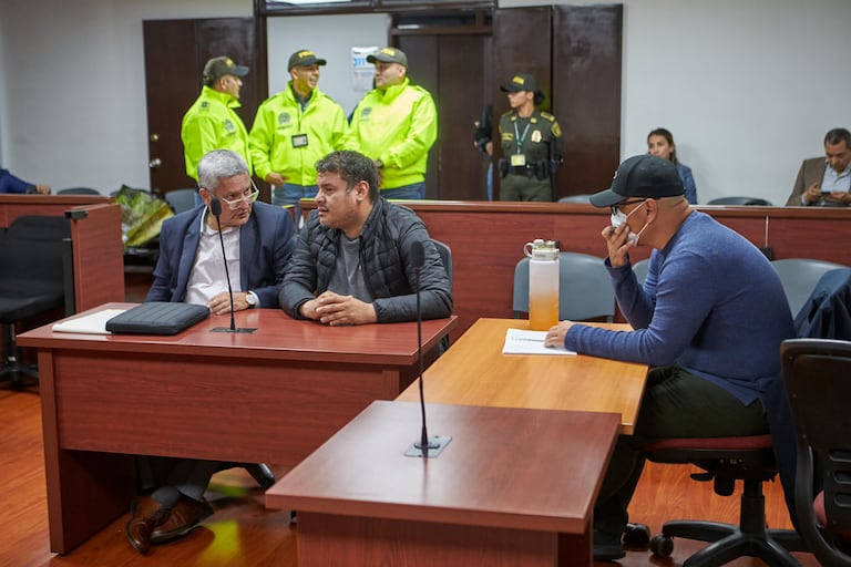 Luis Carlos Barreto Gantiva y Pedro Rodríguez, exfuncionarios de la Unidad Nacional para la Gestión del Riesgo de Desastres (UNGRD).