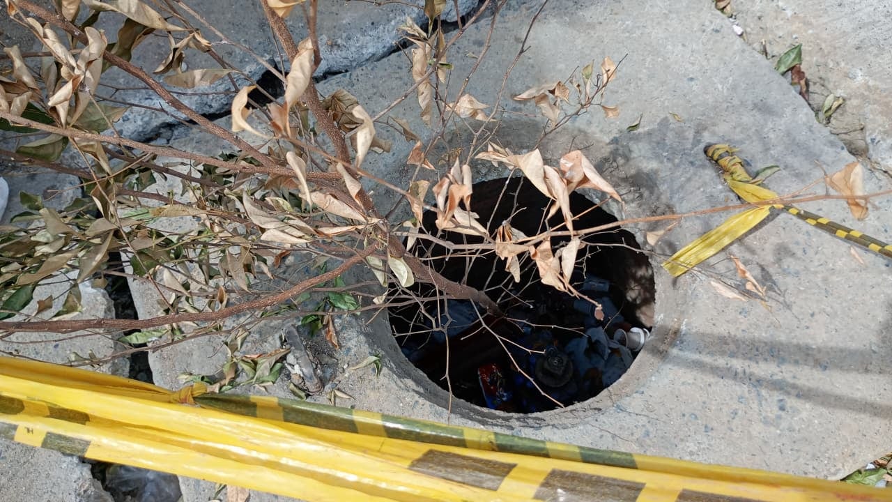 Ciudadanos reportaron el mal estado de una tapa de alcantarilla en la Carrera 23 con Calle 52, en Nueva Floresta, un punto de paso frecuente para la comunidad.
