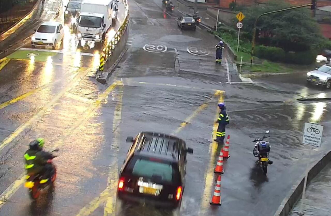 Varias vías se han visto afectadas por cuenta de las fuertes lluvias este martes, 6 de febrero.