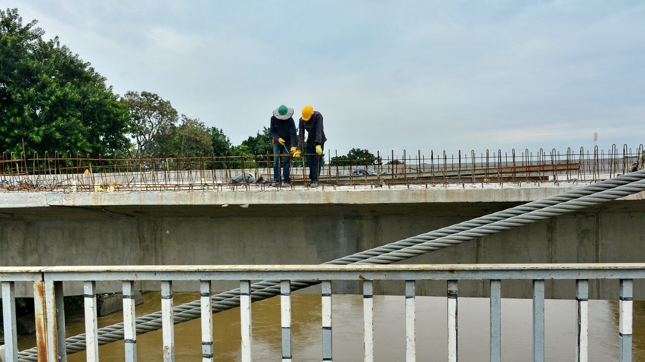 Así van las obras del puente de Juanchito. Los trabajos se concentran en la entrada y salida de la estructura