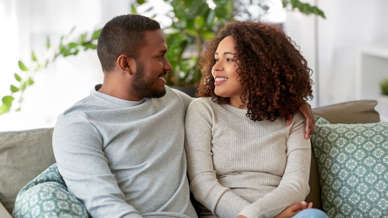 La comunicación abierta y el respeto mutuo son pilares fundamentales en cualquier relación exitosa, contribuyendo a la solidez y la armonía en una pareja.