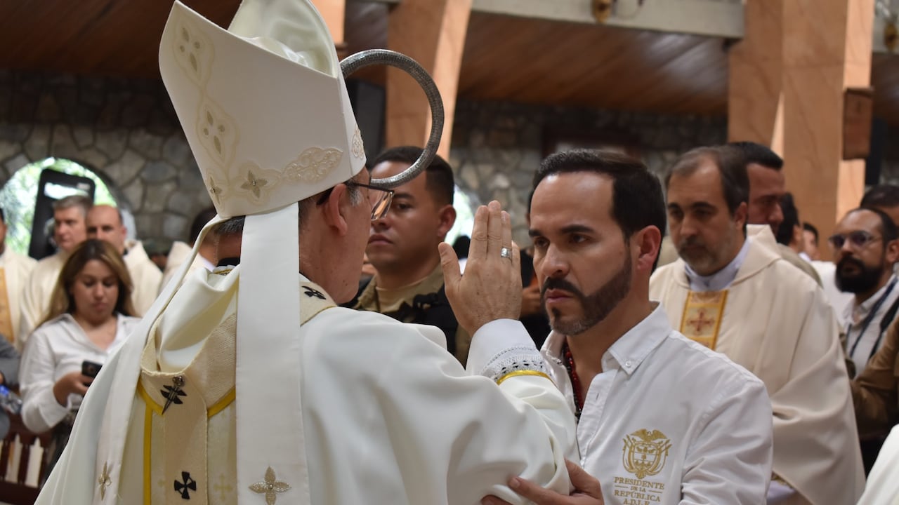 El presidente Abelardo de la Espriella durante en la eucaristía en la iglesia de San Fernando Cali
