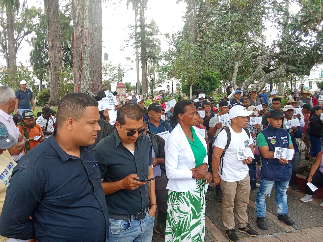 Juan Pablo Giraldo es otro de los líderes del campesinado del Cañón del Micay, de hecho invitó al gobernador del Cauca cuando caían explosivos al inicio de la operación Perseo en El Plateado, Argelia.