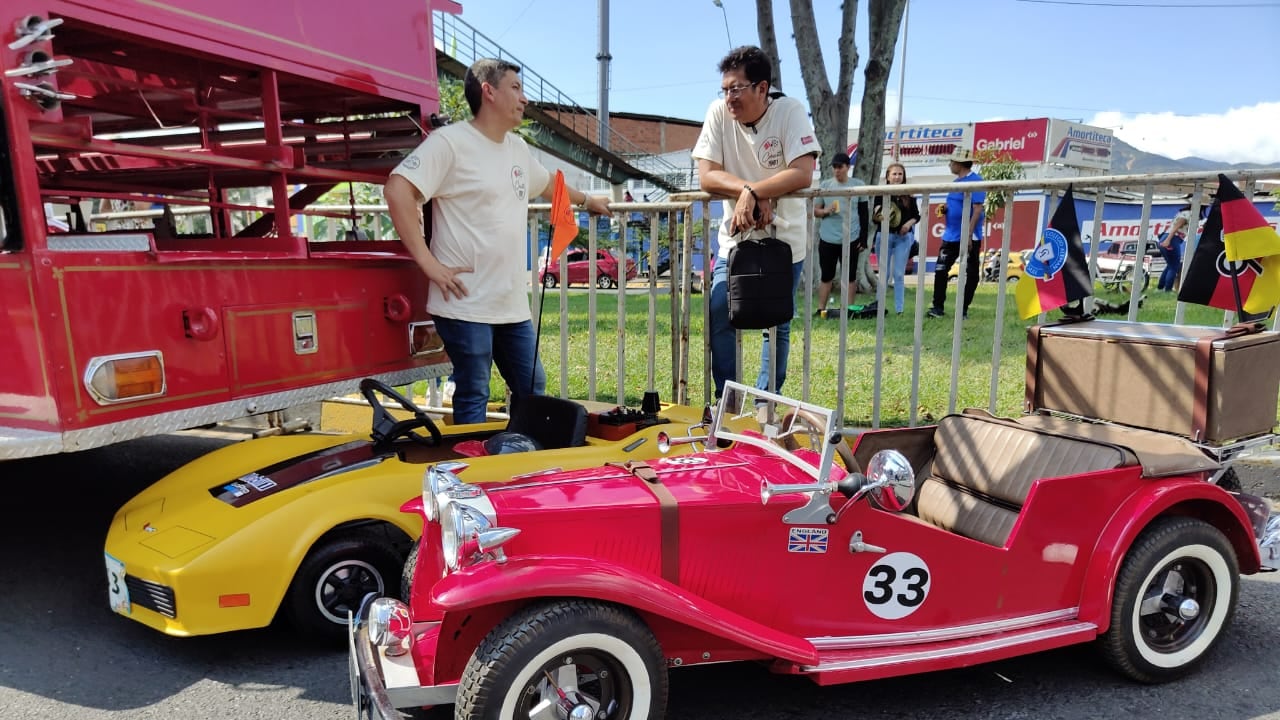 Desfile de Autos Clásicos y Antiguos 2025.