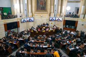 El proyecto pasa ahora a las plenarias del Senado y la Cámara, lo cual se espera suceda la otra semana y de ser aprobado la ley la podría estar sancionando el presidente antes de finalizar el año.