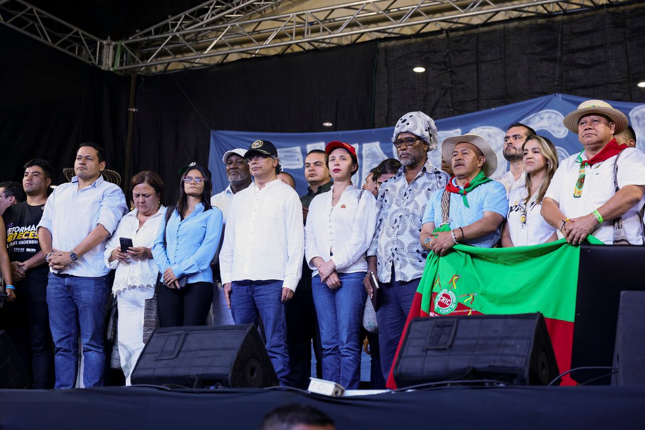 Gobierno responde con calma a ofensiva legal contra decreto de consulta popular.