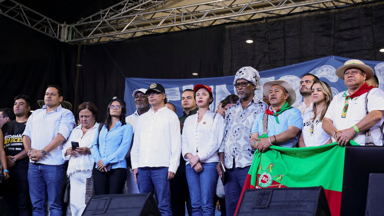 Gobierno responde con calma a ofensiva legal contra decreto de consulta popular.