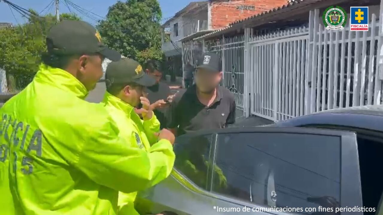 Alias La Mona siendo Policía ayudaba a que el cargamento de droga saliera del país vía marítima.