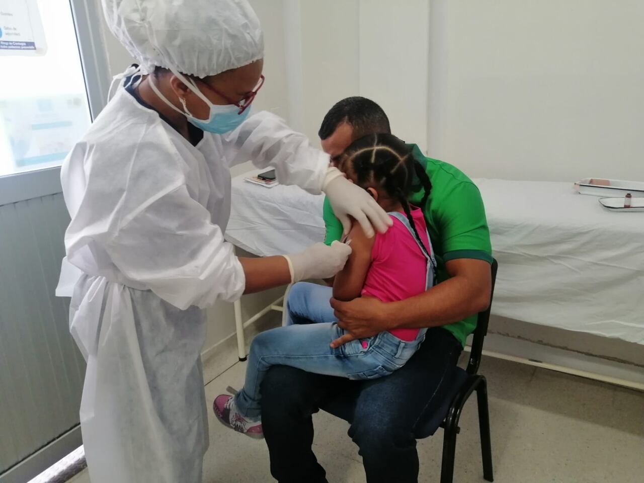 Si va a aplicarse alguna vacuna, debe llevar consigo el carné de vacunación. Si no lo tiene, debe acudir al punto más cercano para que revisen su caso.