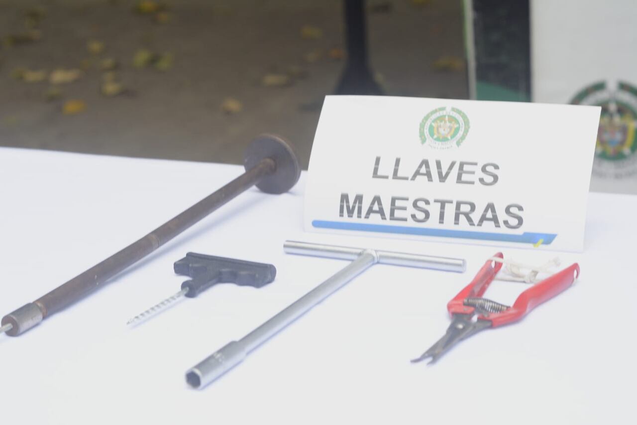 Capturaron a delincuentes que utilizaban dispositivos electrónicos para hurtar motocicletas en Cali.