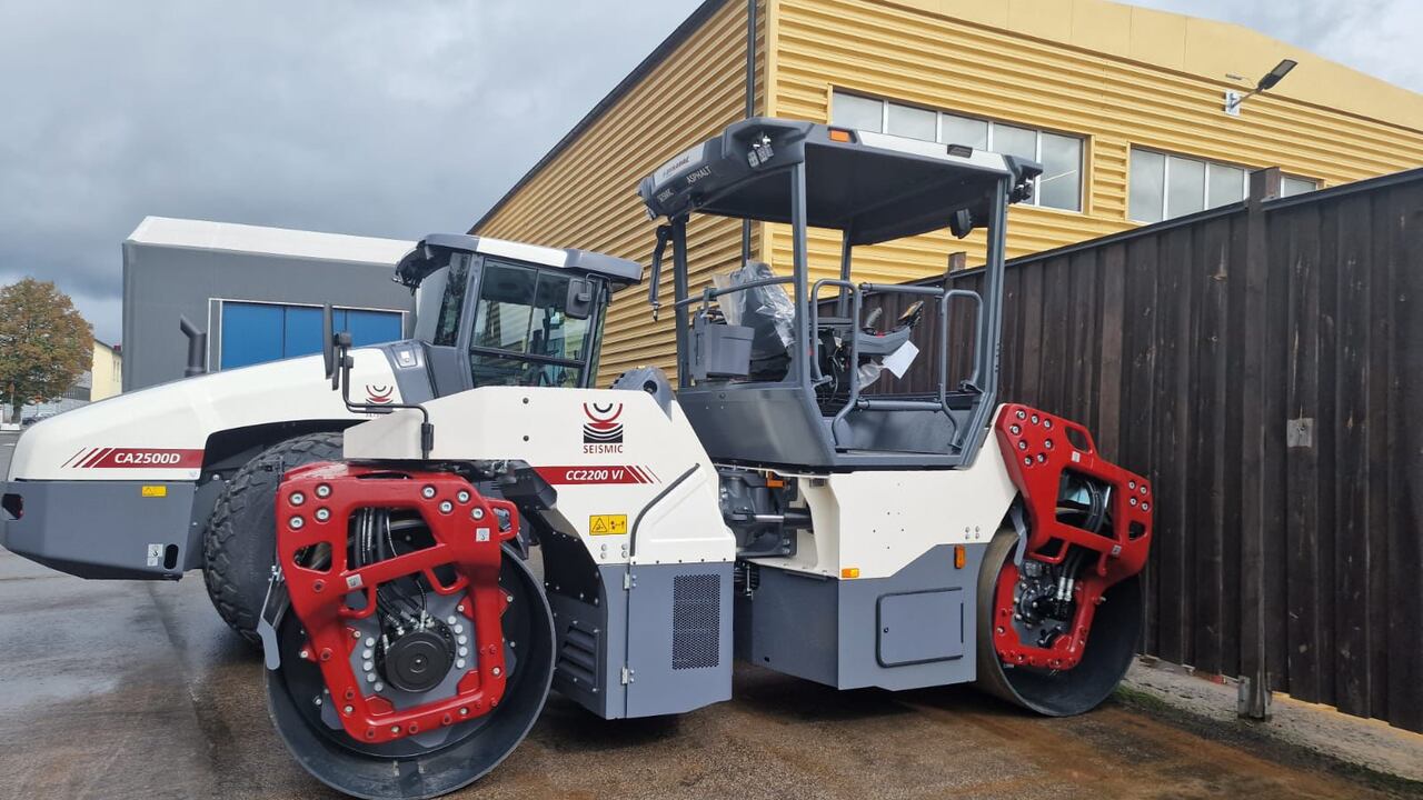 Esta es una parte de la nueva flota de maquinaria amarilla que llegará a Cali para reforzar el programa de tapado de huecos.