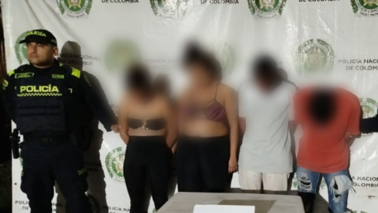 Los cuatro ladrones detenidos en Cali, tras hurto de vehículo.