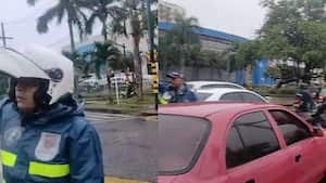 Varios agentes de tránsito han estado llevando a cabo labores de regulación del tráfico de vehículos en distintos sitios de la ciudad.