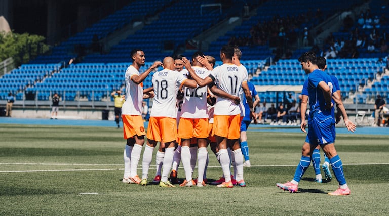 Países Bajos sufrió para vencer a Uzbekistán en juego de preparación para el Mundial.