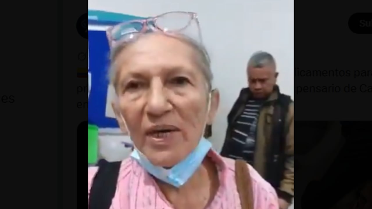 Mujer fallece mientras espera medicamentos