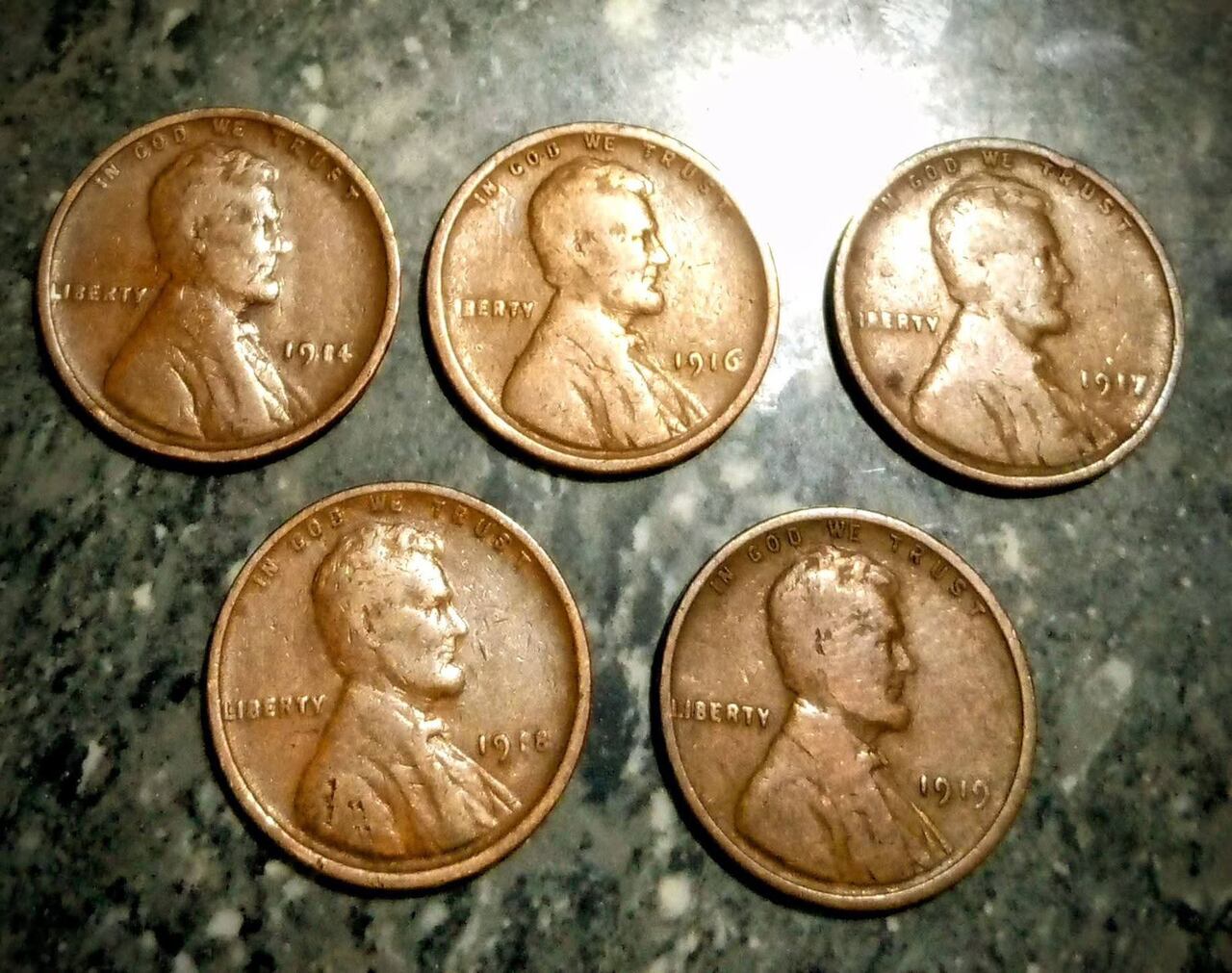 Uno de estos ejemplares auténticos llegó a venderse por 1,7 millones de dólares en una subasta, lo que equivale a unos 7.000 millones de pesos colombianos.