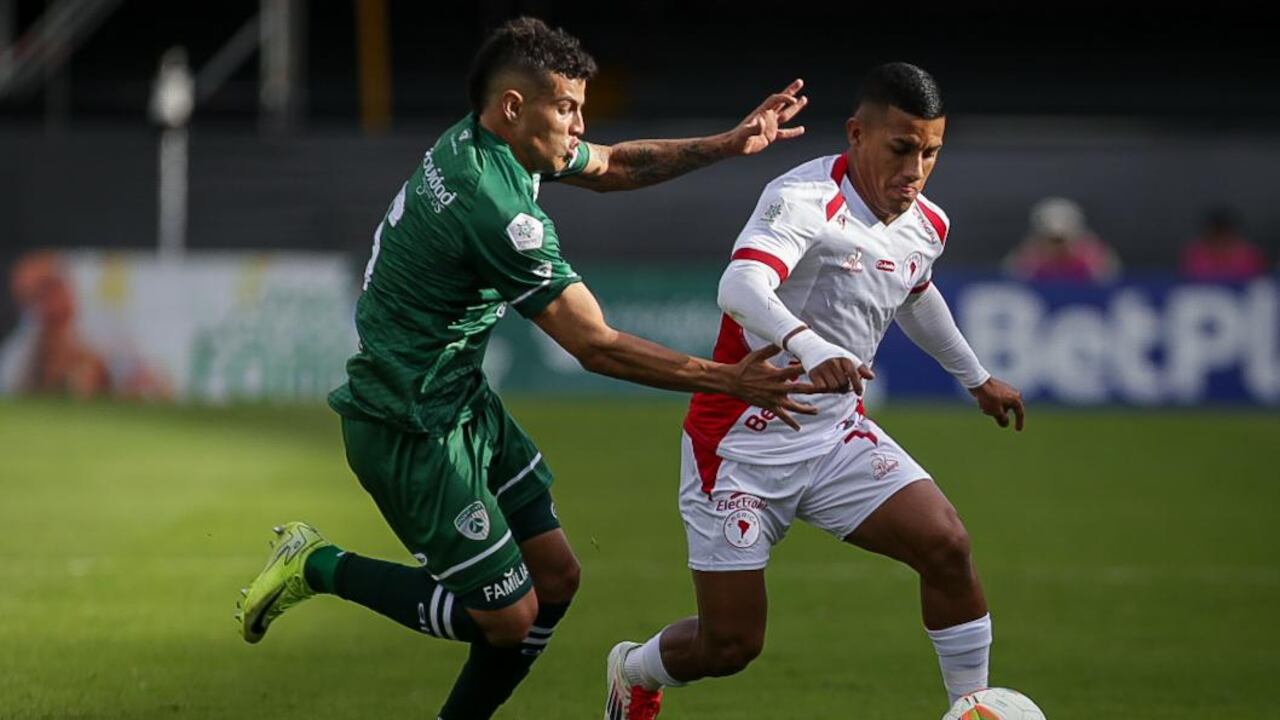 Cristian Barrios es uno de los jugadores que poco a poco está recuperando su nivel en el campeonato.