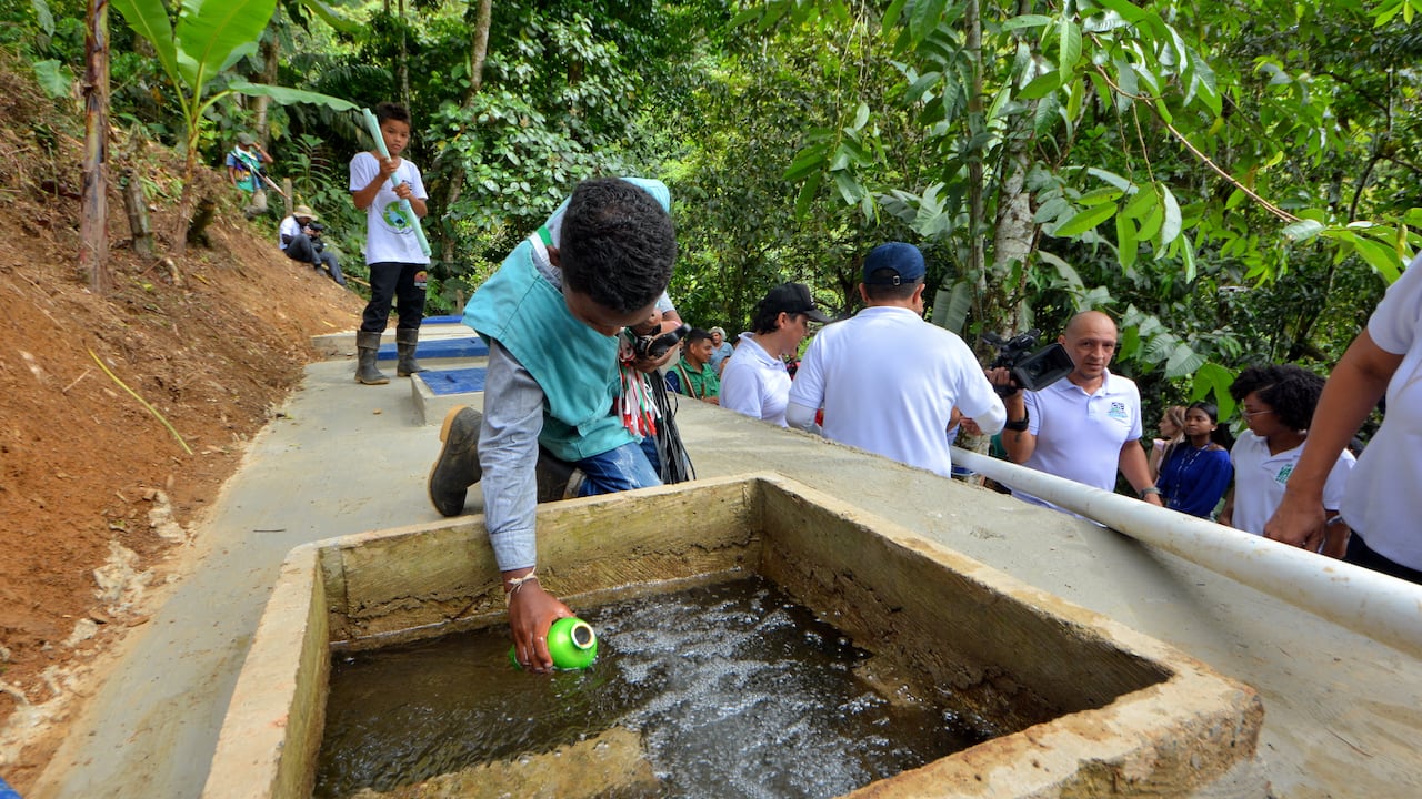 CVC entregó un sistema de abastecimiento de agua a comunidad indígena ubicada en el sector de La Delfina, en la vía a Buenaventura. Este acueducto abastecerá a más de un centenar de familias.