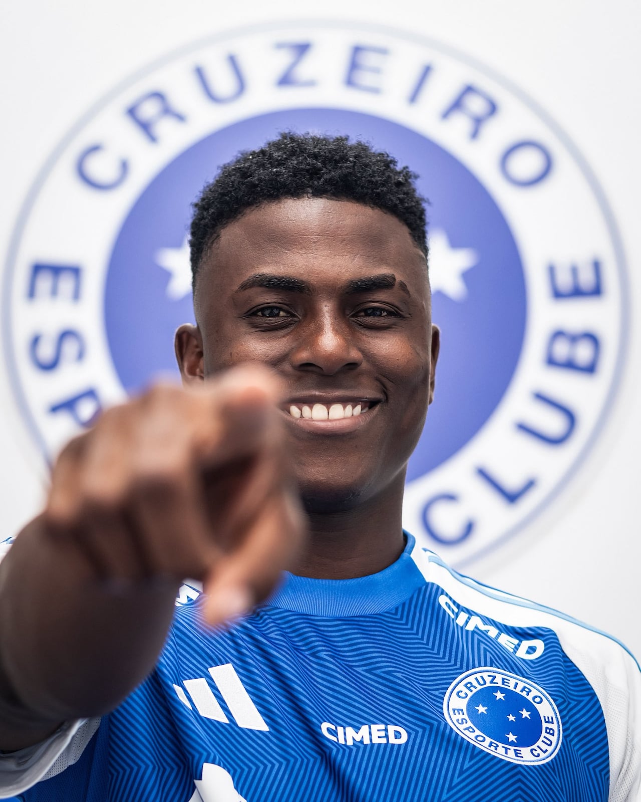 Néiser Villarreal ya luce los colores del Cruzeiro de Brasil.