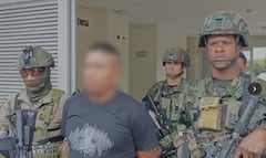 El capturado es señalado de ser el presunto responsable de 22 ataques con drones explosivos contra la Estación de Policía de Suárez y sectores civiles del municipio, entre 2025 y 2026.