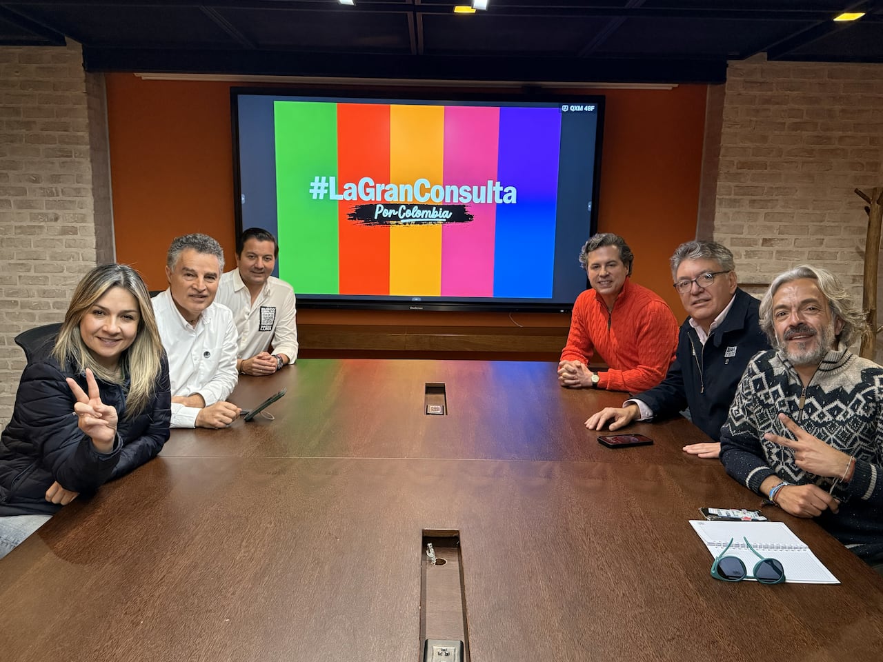 Vicky Dávila, Aníbal Gaviria, David Luna, Juan Manuel Galán, Mauricio Cárdenas y Juan Daniel Oviedo, integrantes de la Gran Consulta por Colombia.