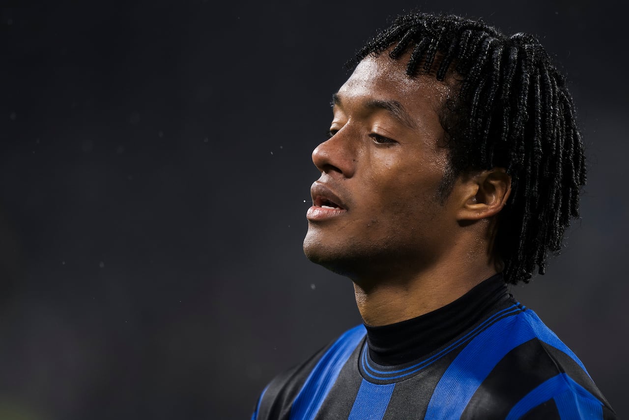 Juan Guillermo Cuadrado se lamenta de lesión en Atalanta