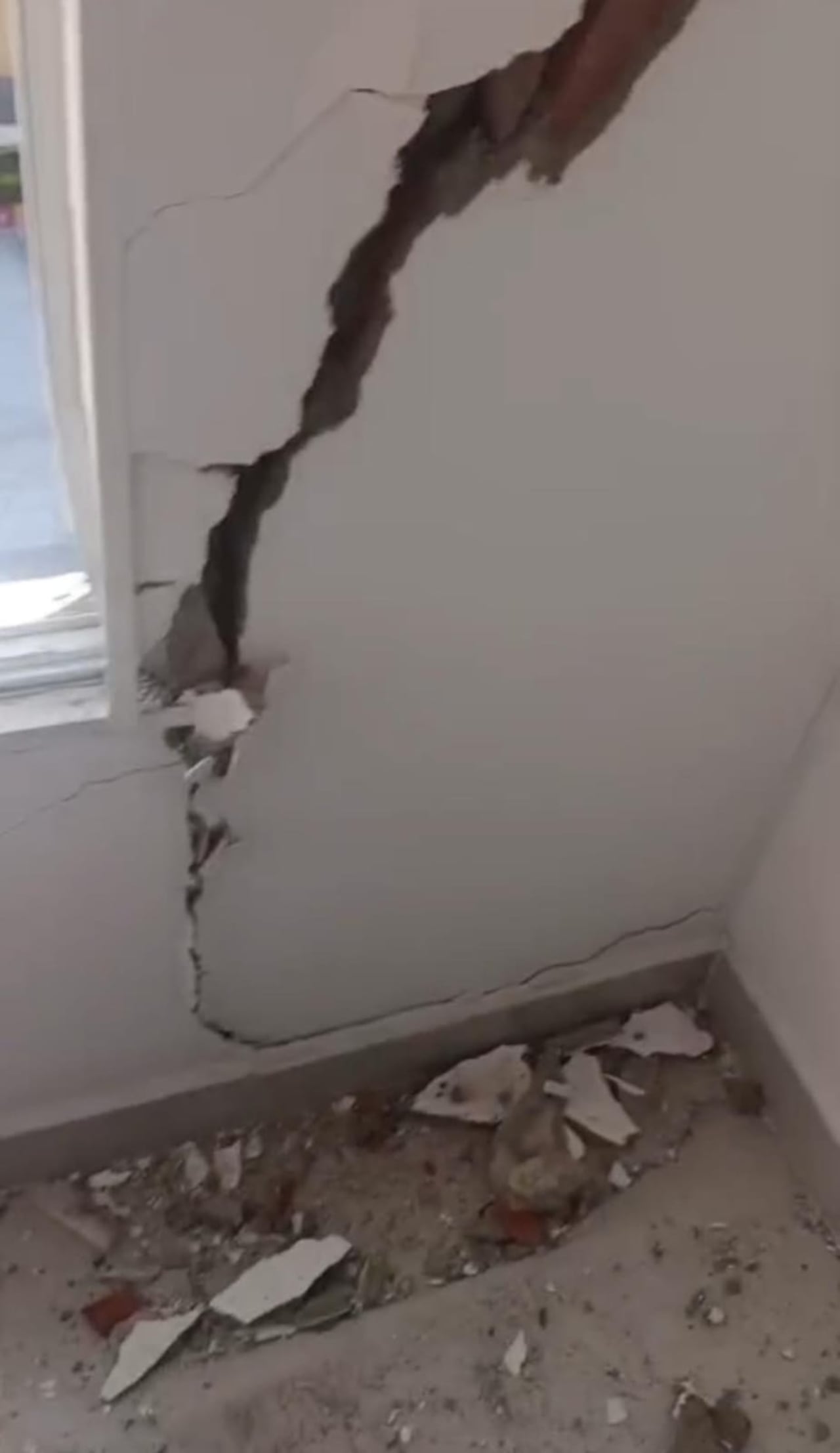 Varios artistas reportaron daños estructurales de primer y segundo grado en sus casas y apartamentos tras la reciente emergencia en la región.
