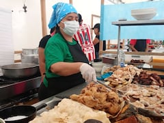 Las cocineras tradicionales del barrio Bolívar están presentes en esta especie de congreso gastronómico, manteniendo viva la tradición entre las comunidades y turistas.
