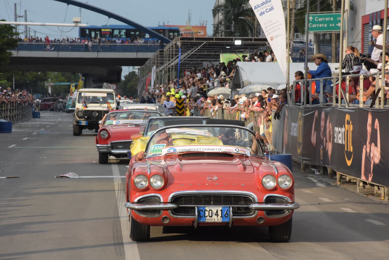 Desfile de autos antiguos feria de Cali 2024