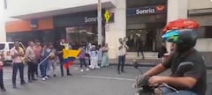 Integrantes de comunidades indígenas han bloqueado las calles cercanas a la Agencia Nacional de Tierras desde tempranas horas del día.