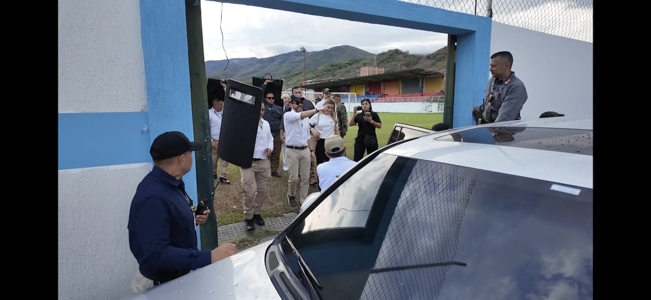 El presidente Abelardo De La Espriella recorrió zonas afectadas del Valle del Cauca tras el terremoto de magnitud 7,4 ocurrido el 10 de agosto.