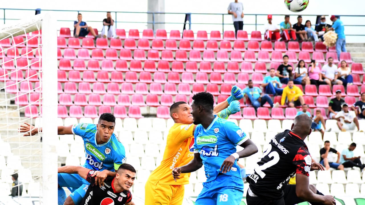 MONTERÍA - COLOMBIA, 24-04-2022: Jaguares de Córdoba F.C. y América de Cali durante partido de la fecha 17 por la Liga BetPlay DIMAYOR I 2022, en el estadio Jaraguay Municipal de la ciudad de Monteria. / Jaguares de Cordoba and America de Cali during a match of the 17th date for the Betplay DIMAYOR I 2022 League at Jaraguay de Monteria Stadium . / Photo: VizzorImage / Andrés Felipe López / Contribuidor