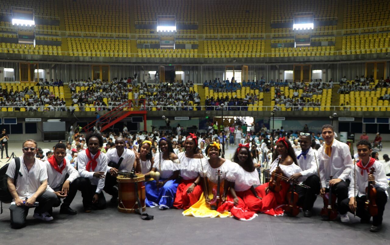 Niños y niñas de Buenos Aires, Cauca, conforman la agrupación Renacer Bonaerense que se presentó en el Petronio Álvarez