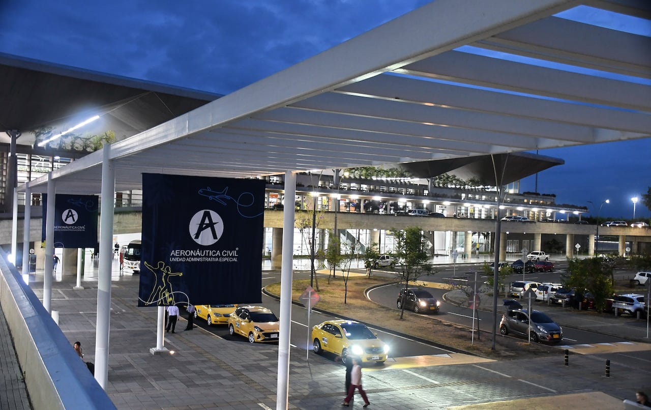 Cali: El Aeropuerto Alfonso Bonilla Aragón cambia de operador a partir de la fecha será administrado por la Aeronáutica Civil, quien asumirá directamente la operación de la terminal aérea más importante del suroccidente colombiano.