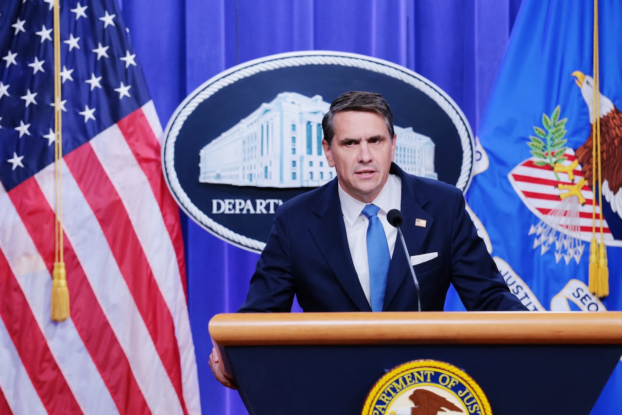 CASO JEFFREY EPSTEIN SALPICA SERIAMENTE AL PRINCIPE ANDRÉS Y AL EXPRESIDENTE CLINTON. EL FISCAL GENERAL DE ESTADOS UNIDOS, TODD BLANCHE, ENCABEZA LA INVESTIGACIÓN.