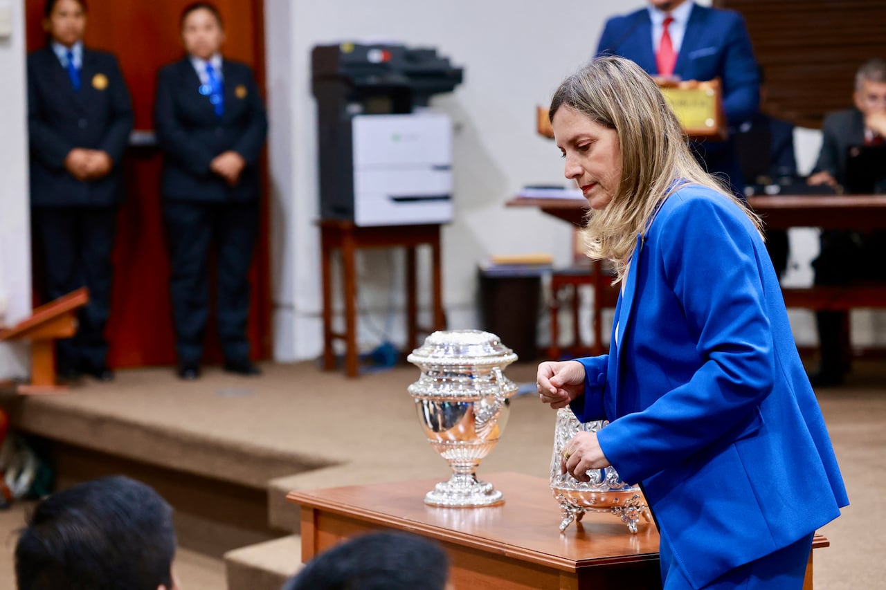 María del Carmen Alva también aspiraba a la presidencia interina de Perú.