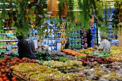 Cali: Precios de alimentos siguen altos en Cali, amas de casa perciben que el costo de la canasta familiar no baja, la inflación baja pero lento. Foto José L Guzmán. El País