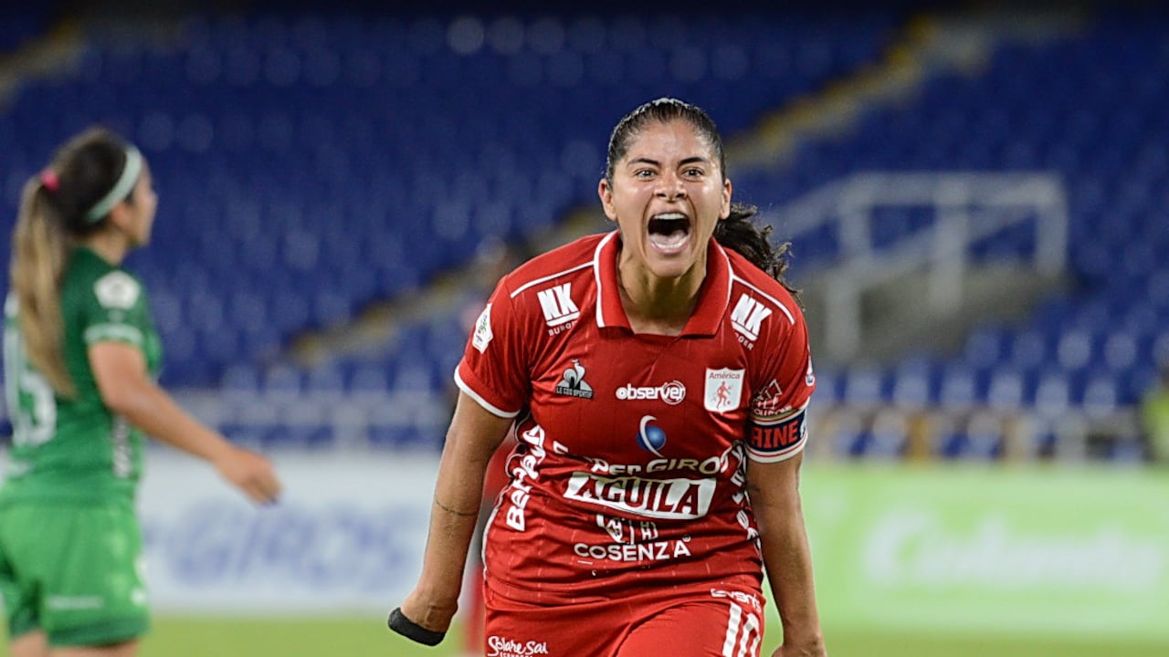 Cali: Futbol Femenino, América 4 Equidad 1. Catalina Usme. Goleadora del Americana. Foto José L Guzmán. El País. junio 5-23