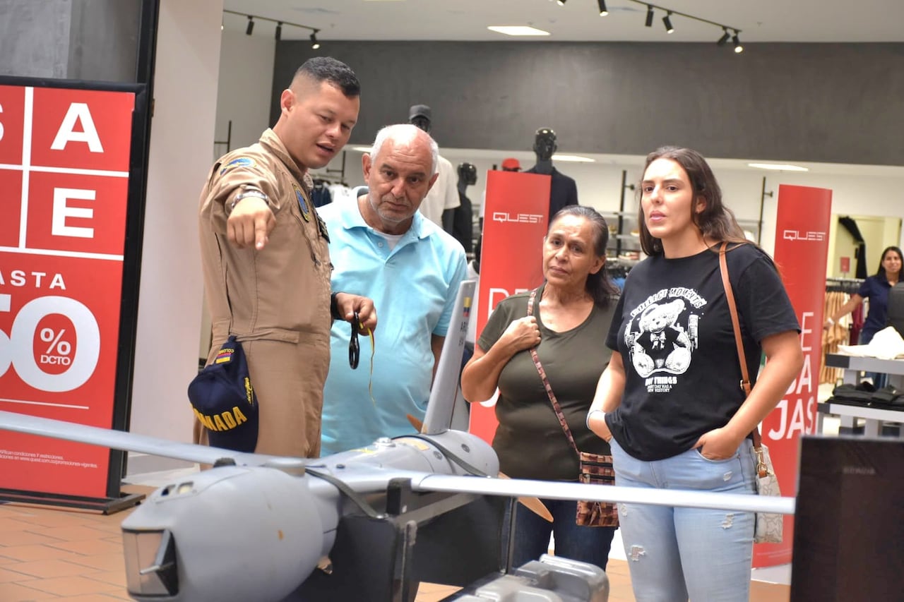 Muestras de buceo, salvamento, aviación naval e Infantería de Marina hacen parte de la exhibición interactiva de la Armada Nacional en Cali.