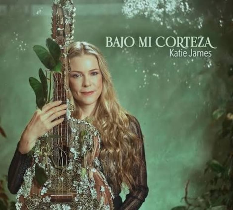 Katie James presenta Bajo mi Corteza, su nuevo álbum.