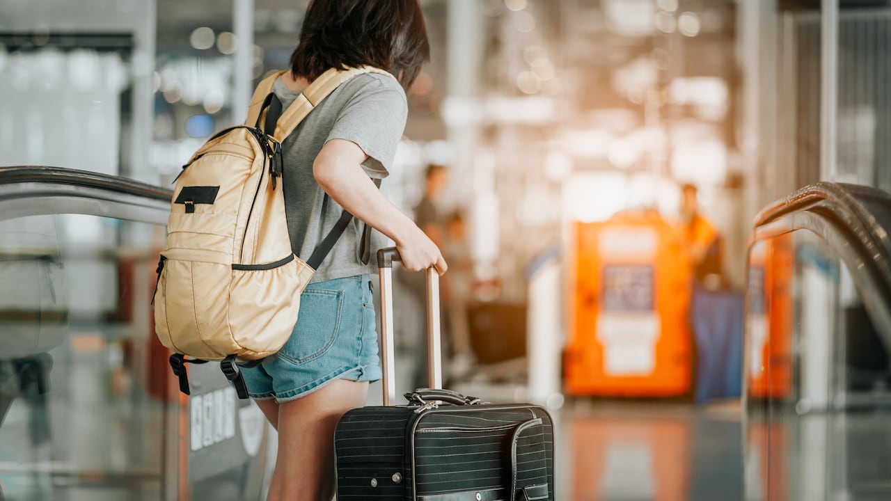 Con estas medidas, las autoridades buscan reforzar la seguridad de los vuelos que operan en Estados Unidos y reducir riesgos de accidentes a bordo.