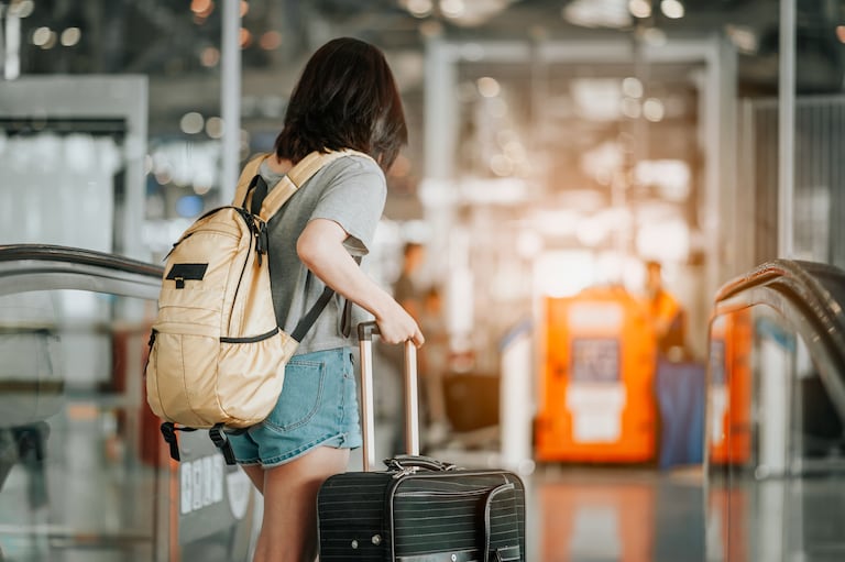 Con estas medidas, las autoridades buscan reforzar la seguridad de los vuelos que operan en Estados Unidos y reducir riesgos de accidentes a bordo.