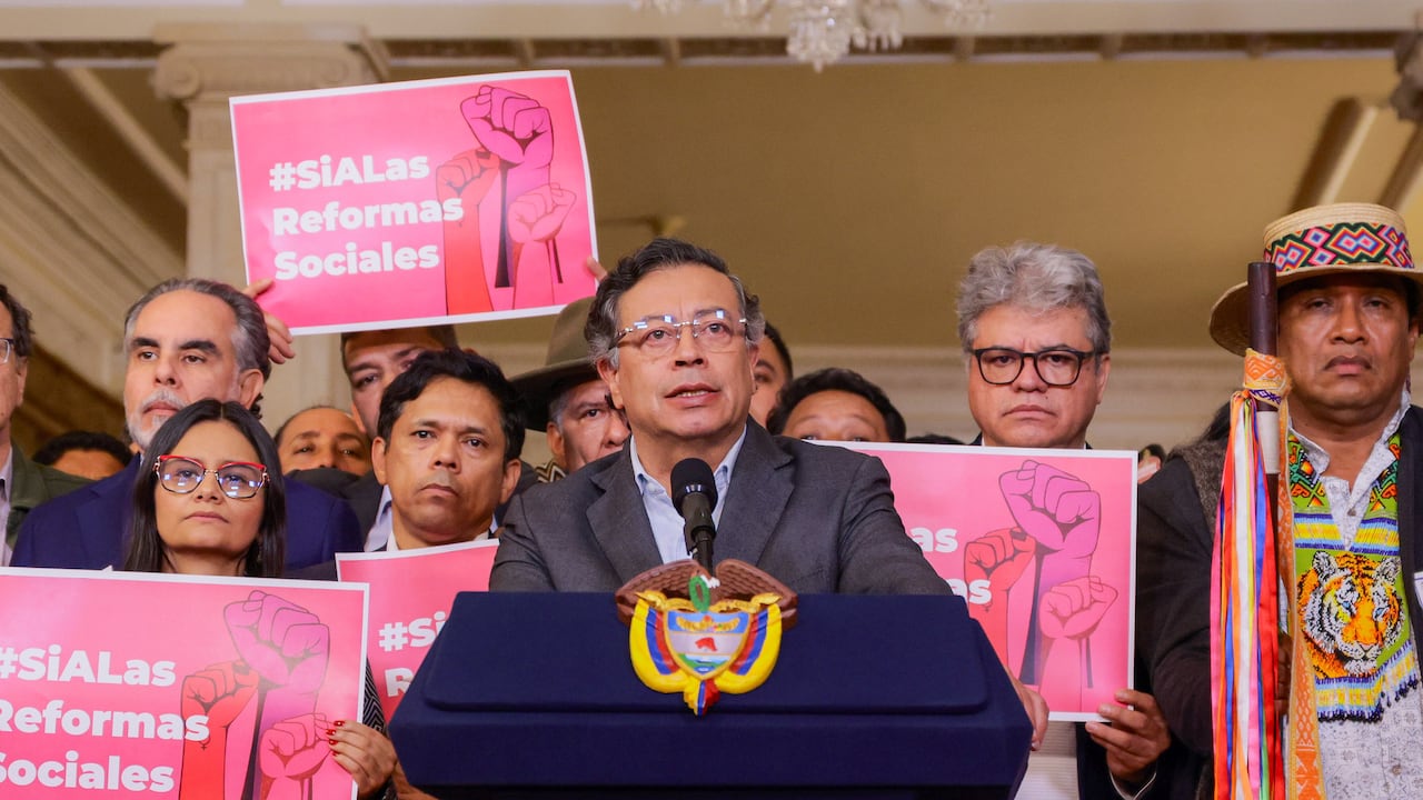 El presidente, Gustavo Petro, anunciando su intención de llevar a las urnas sus proyectos de ley, en anuncio hecho en la Casa de Nariño, en Bogotá