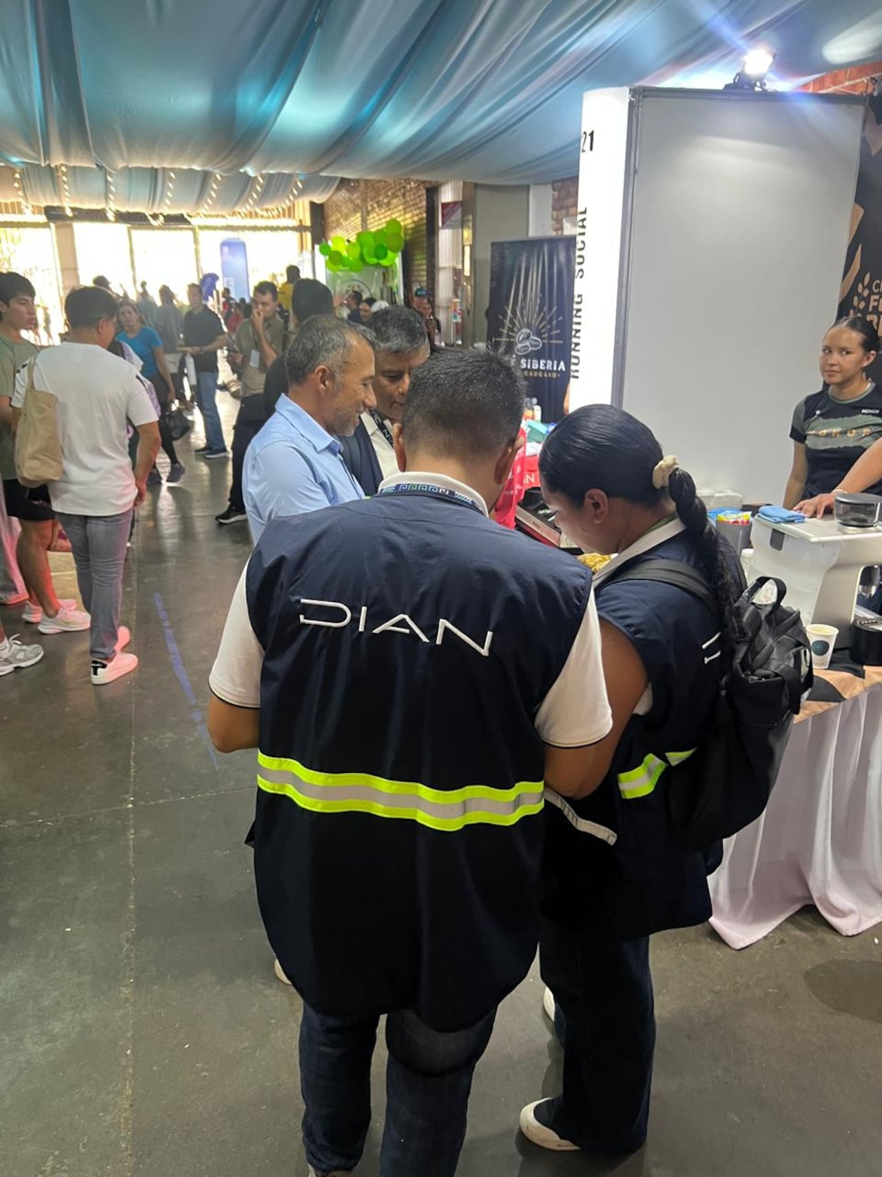 En medio de la jornada deportiva, la Dian impactó a 126 contribuyentes en Cali, promoviendo la formalización y el cumplimiento de obligaciones fiscales.