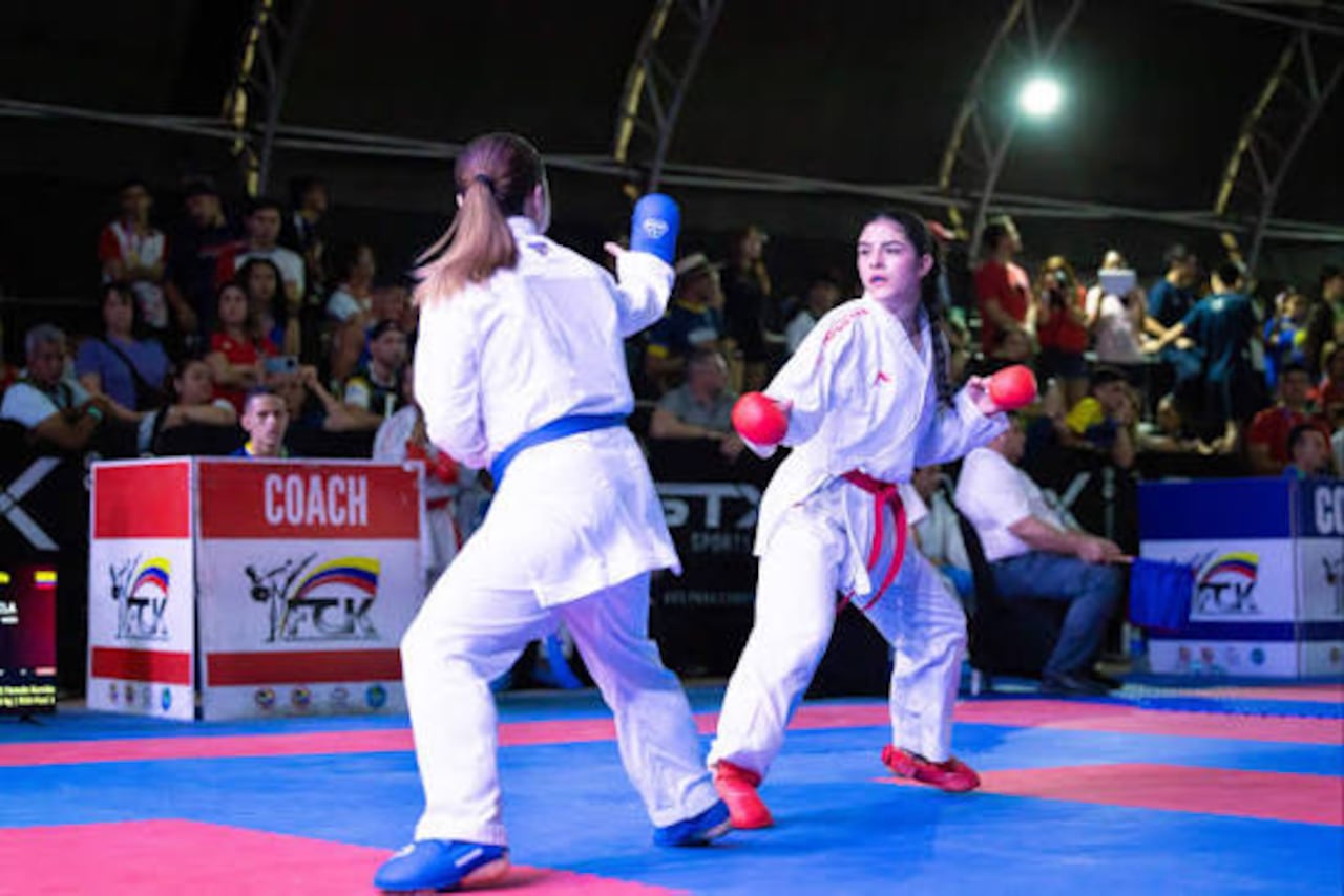 El XXXIV Campeonato Sudamericano de Karate-Do se celebró en el Coliseo Bernardo Caraballo de Cartagena de Indias, Colombia, del 17 al 21 de junio. Este certamen congregó a más de 700 atletas de 14 países, abarcando las categorías Mayores, Sub-21, Juvenil, Cadetes, Sub-14 y la IV edición de Parakarate