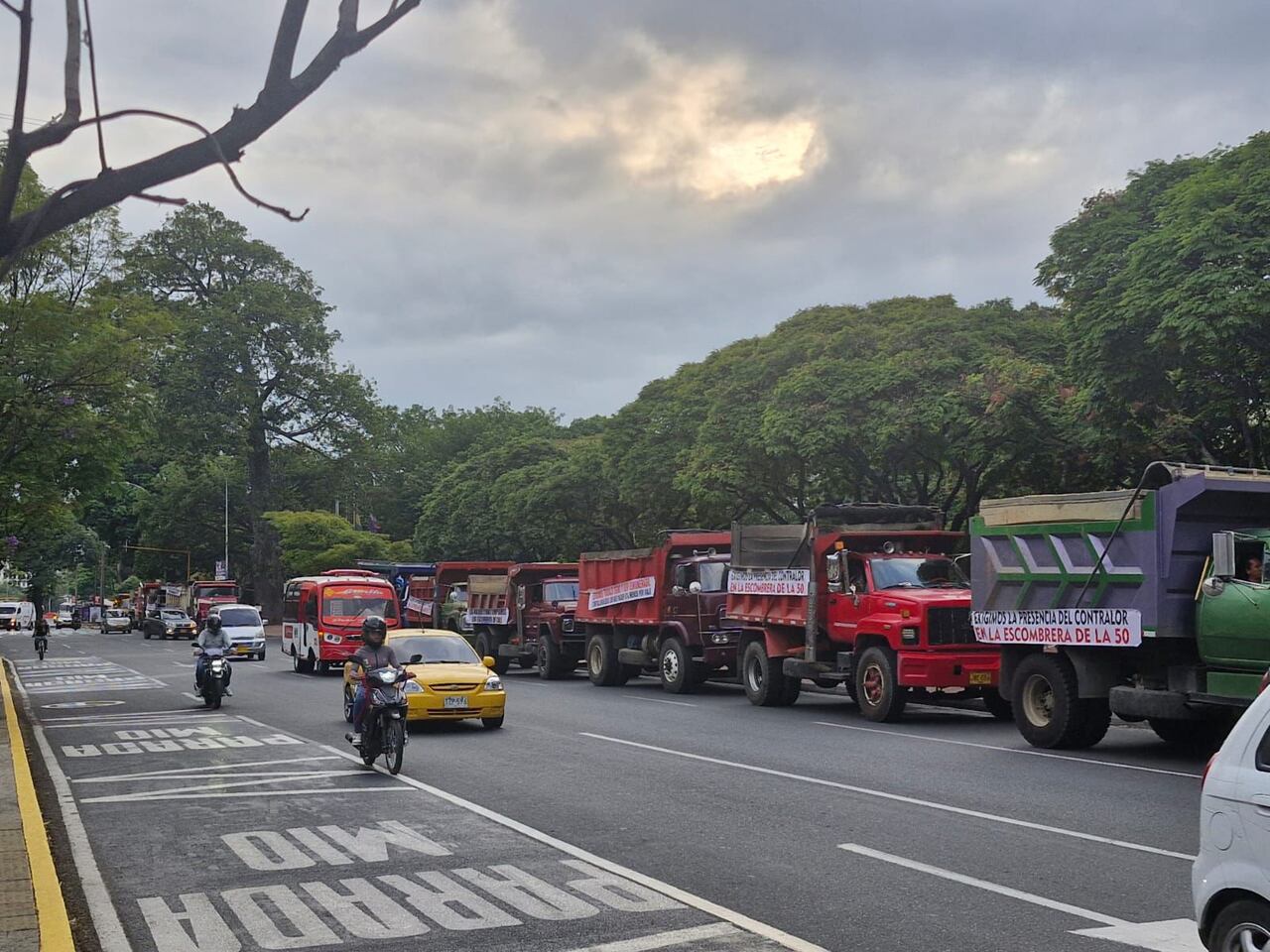 Los volqueteros estarán en el lugar hasta encontrar una respuesta de las autoridades.