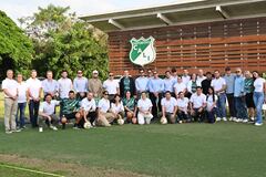 Ya delegados y representantes de la firma IDC Network, con sede en la ciudad de Guatemala, estuvieron en lde Cali y visitaron el estadio y las instalaciones del equipo. La oferta vinculante que finalmente presentaron, fue incluso superior a la que en principio se había mencionado.