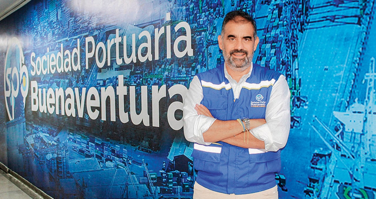 Liborio Cuéllar, gerente general de la Sociedad Portuaria Regional de Buenaventura, explica que esta terminal es única, pues maneja casi todos los tipos de carga: contenedores, vehículos, carga que no cabe en contenedores como hierros, aceros y resinas, así como carga a granel.