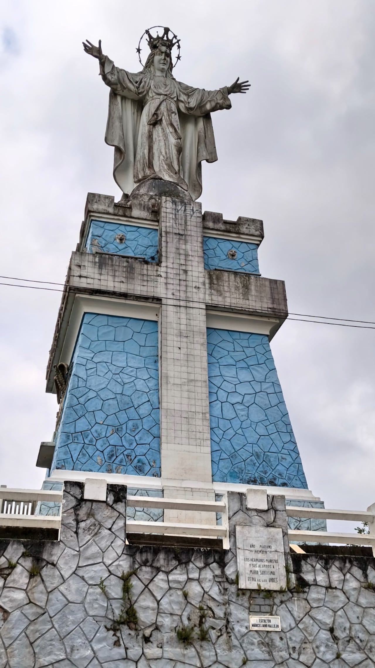 La falta de mantenimiento ha impactado la infraestructura que rodea a la Virgen de Yanaconas.