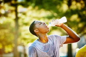 Es increíble cómo los beneficios de tomar agua en ayunas pueden mejorar significativamente nuestra calidad de vida.